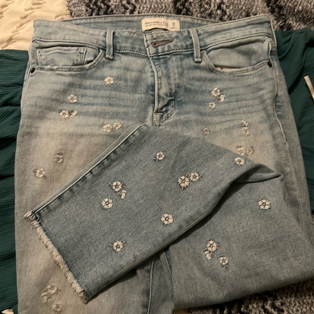 Abercrombie & Fitch daisy Jean 6r